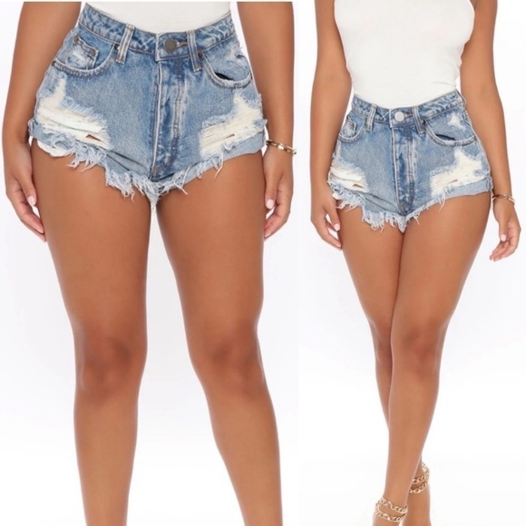 NEW! Fashion Nova - Light Wash High Rise Summer Distressed Denim Shorts Size L - Picture 1 of 6